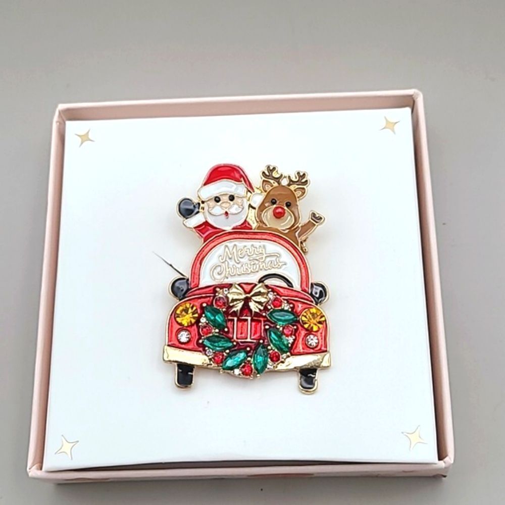 🎅Merry Christmas Pin with Santa, Rudolph & a Car with a Wreath, NWOT